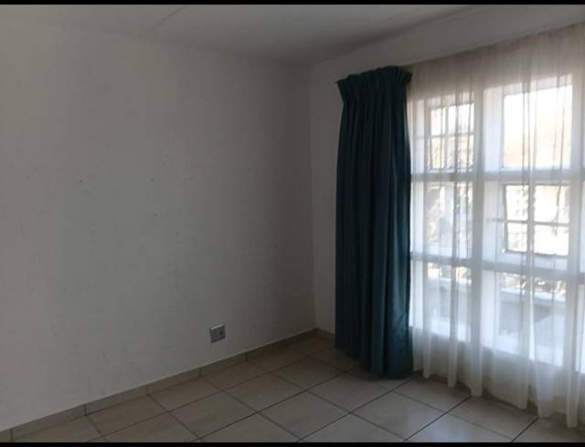 2 BEDROOM TOWNHOUSE FOR SALE IN MULBARTON